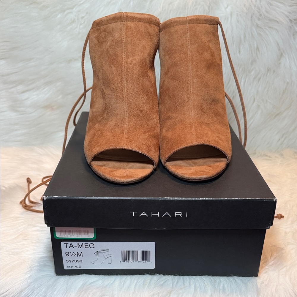 Tahari Maple Suede Peep Toe Heels size 9.5  TA-MEG